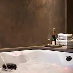 Suite-elegance Prive Sauna & Jacuzzi Apartment *