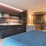 Suite-elegance Prive Sauna & Jacuzzi Apartment