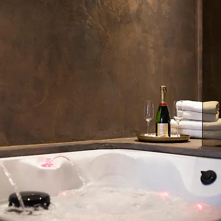 Suite-elegance Prive Sauna & Jacuzzi Appartement *